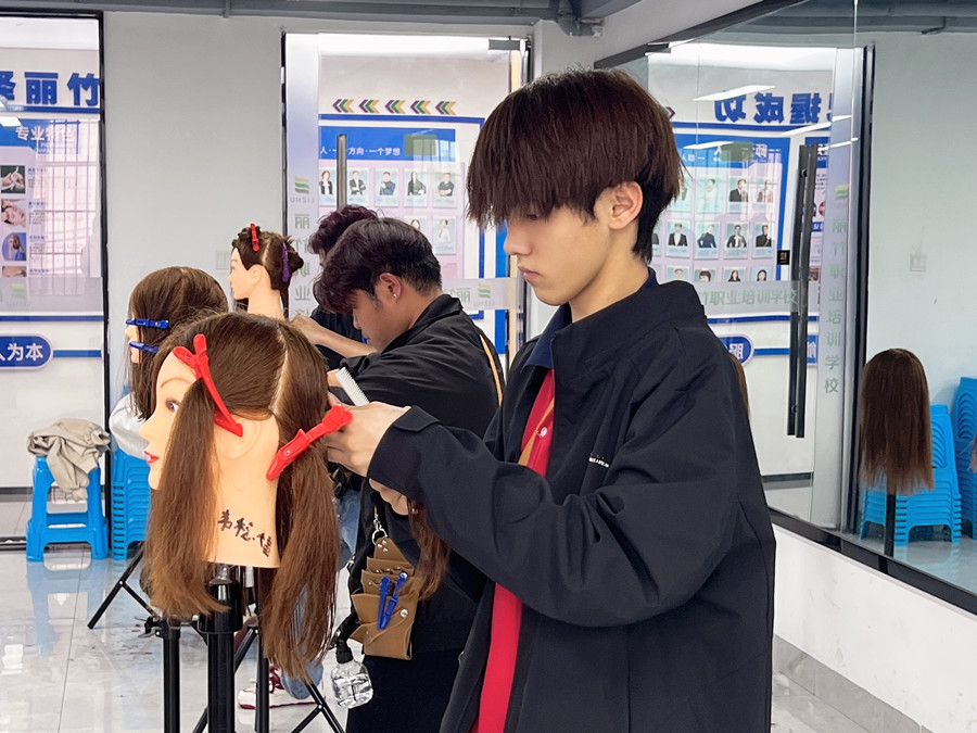 廣西教剪發(fā)：零基礎(chǔ)練習(xí)剪發(fā)核心